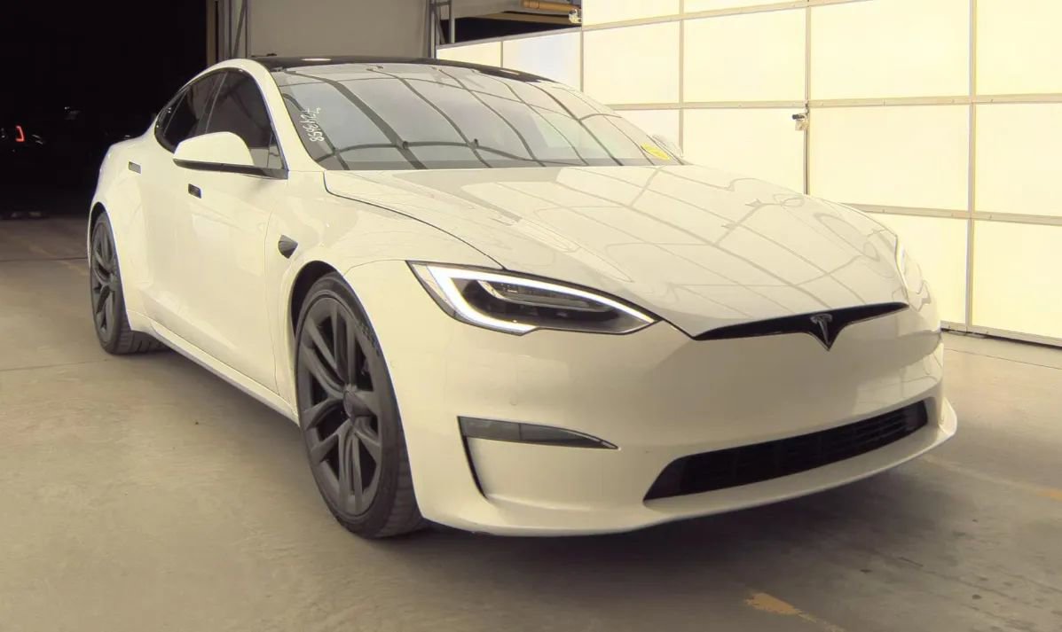 Used 2021 Tesla Model S Plaid image 2