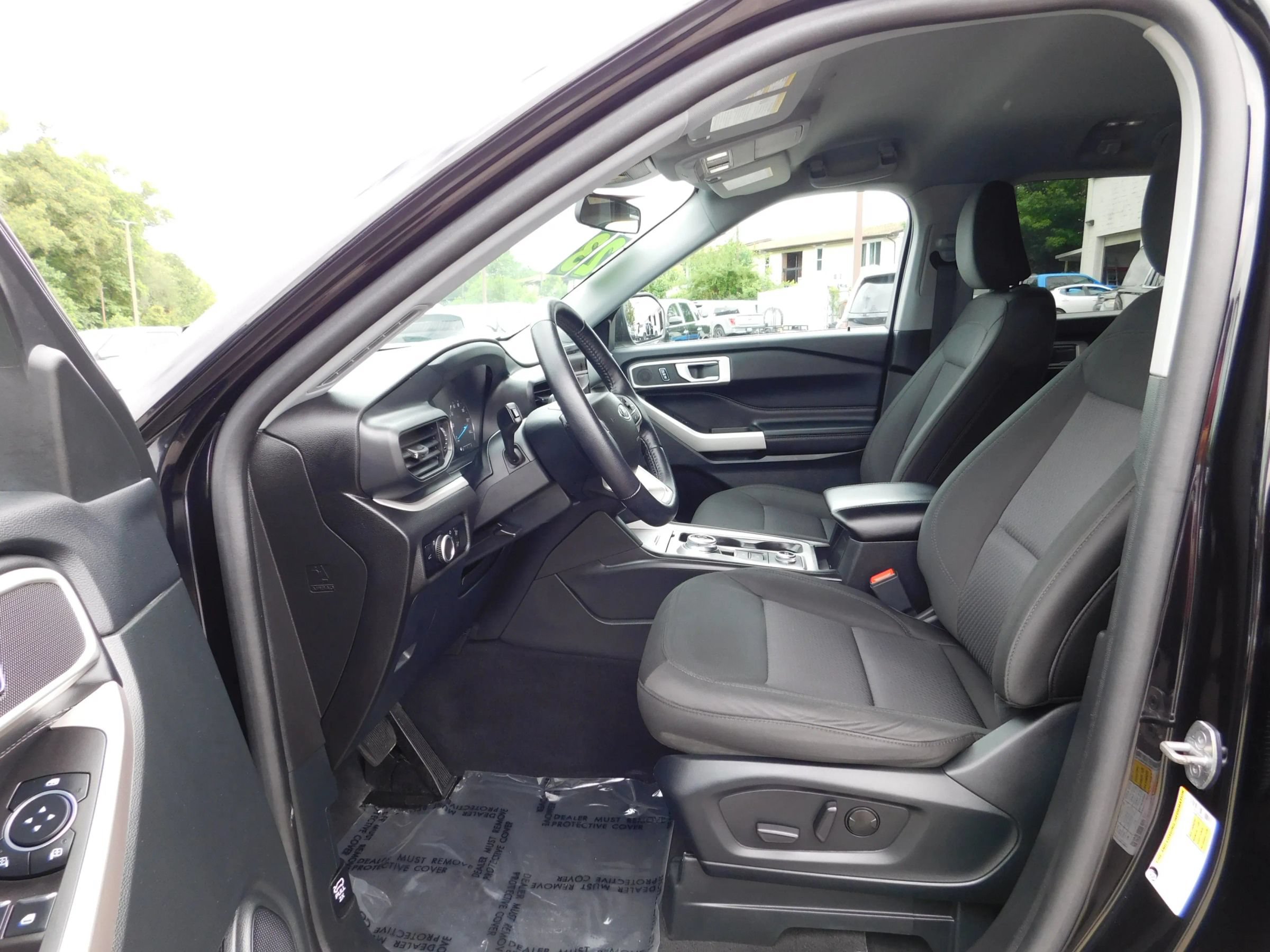 Used 2023 Ford Explorer XLT AWD/4WD image 18