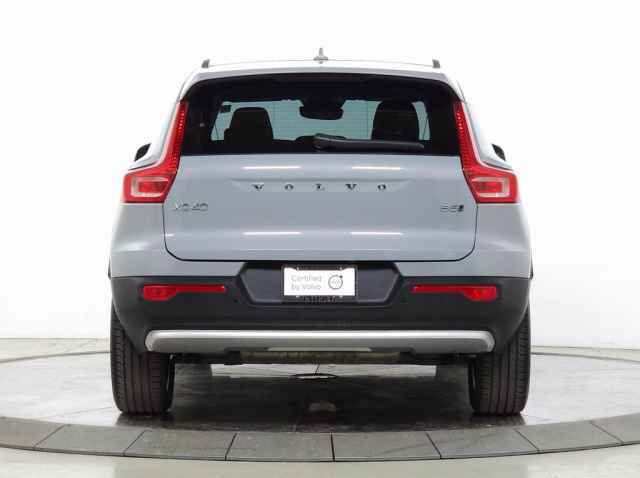 Certified 2025 Volvo XC40 B5 Core image 9