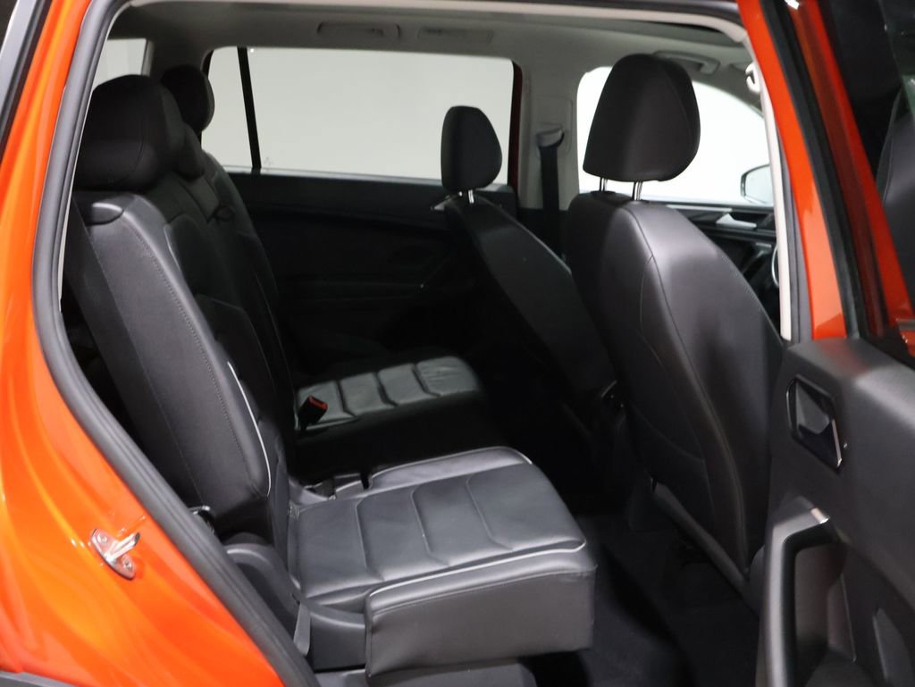 Used 2018 Volkswagen Tiguan SEL Premium w/ 3rd Row Seat Package image 21