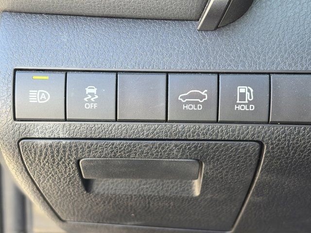 Used 2020 Toyota Camry SE image 13