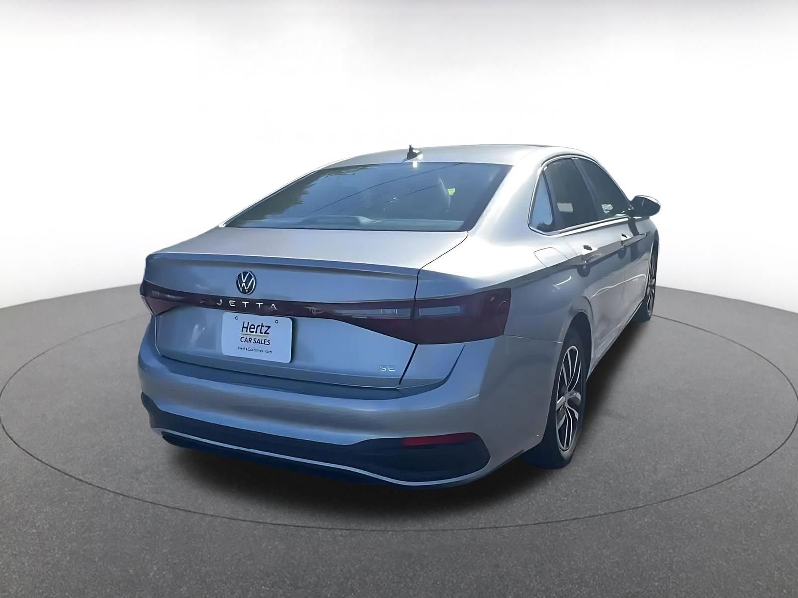 Used 2025 Volkswagen Jetta SE image 12