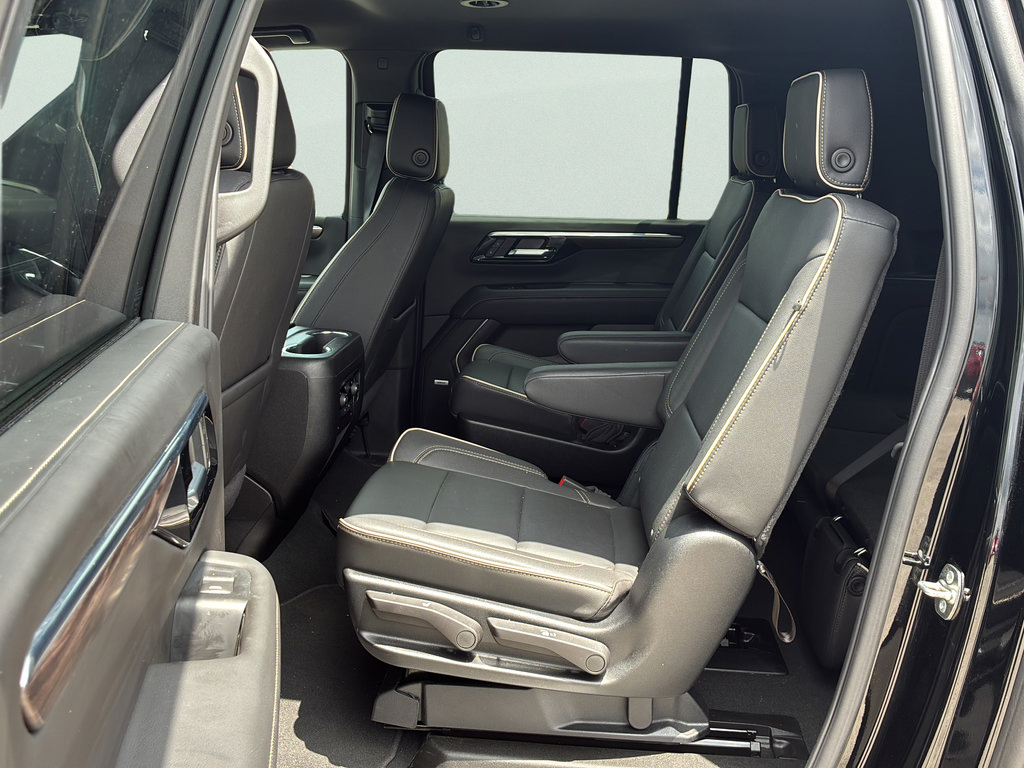 Used 2026 Chevrolet Suburban Premier RWD image 25