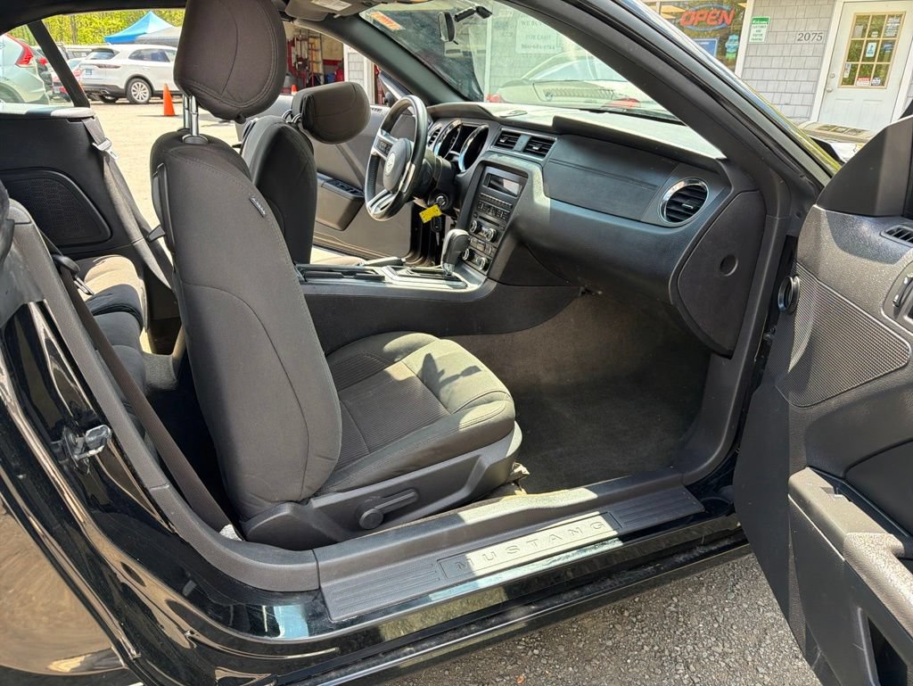 Used 2014 Ford Mustang Convertible RWD image 29