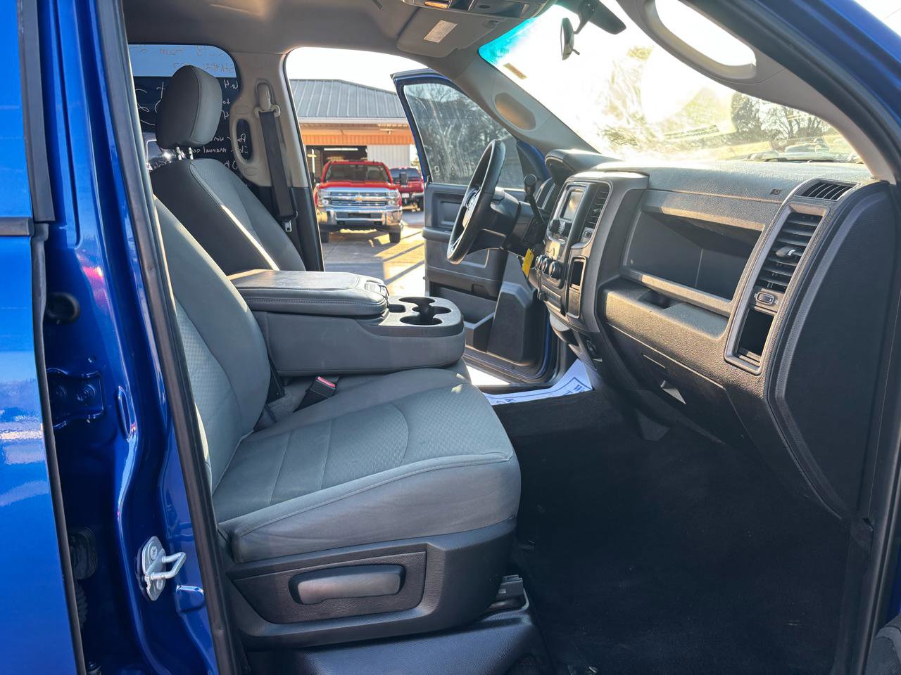 Used 2018 RAM 2500 Tradesman w/ Chrome Appearance Group image 14