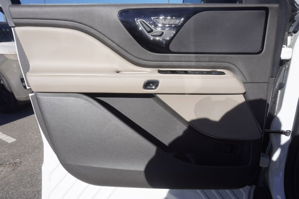 Used 2020 Lincoln Aviator AWD image 17