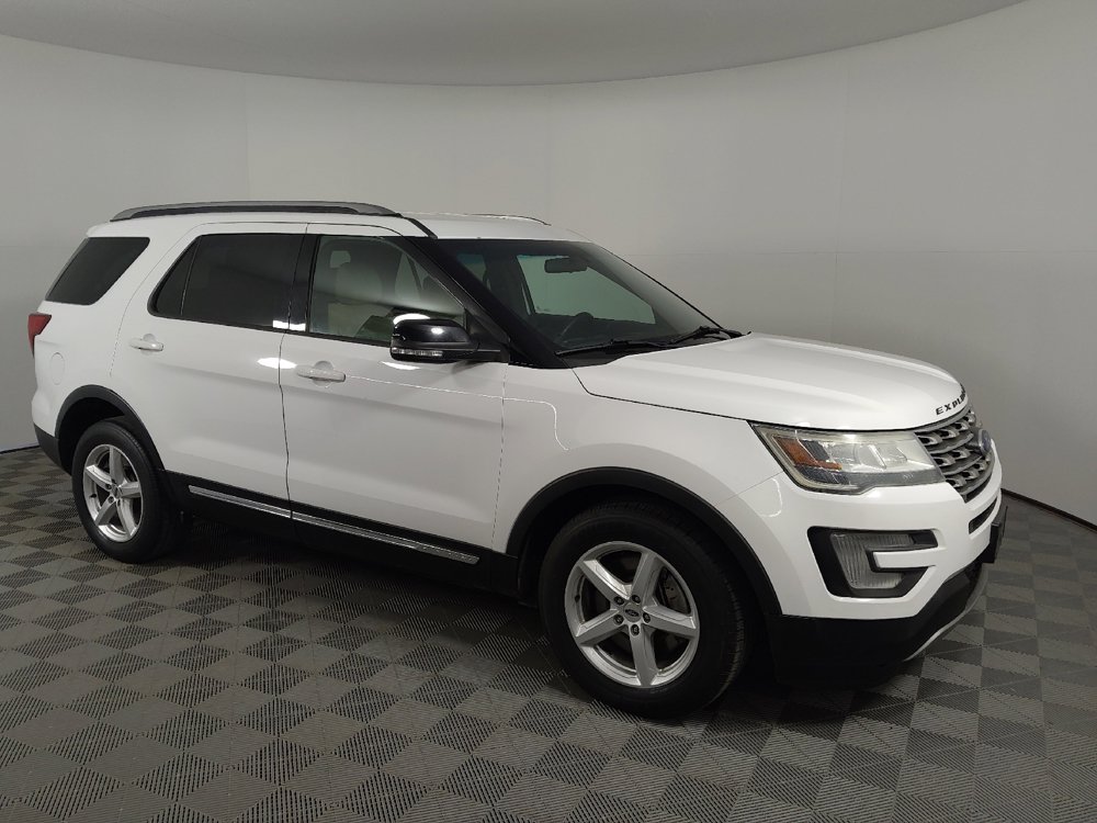 Used 2017 Ford Explorer XLT FWD image 11
