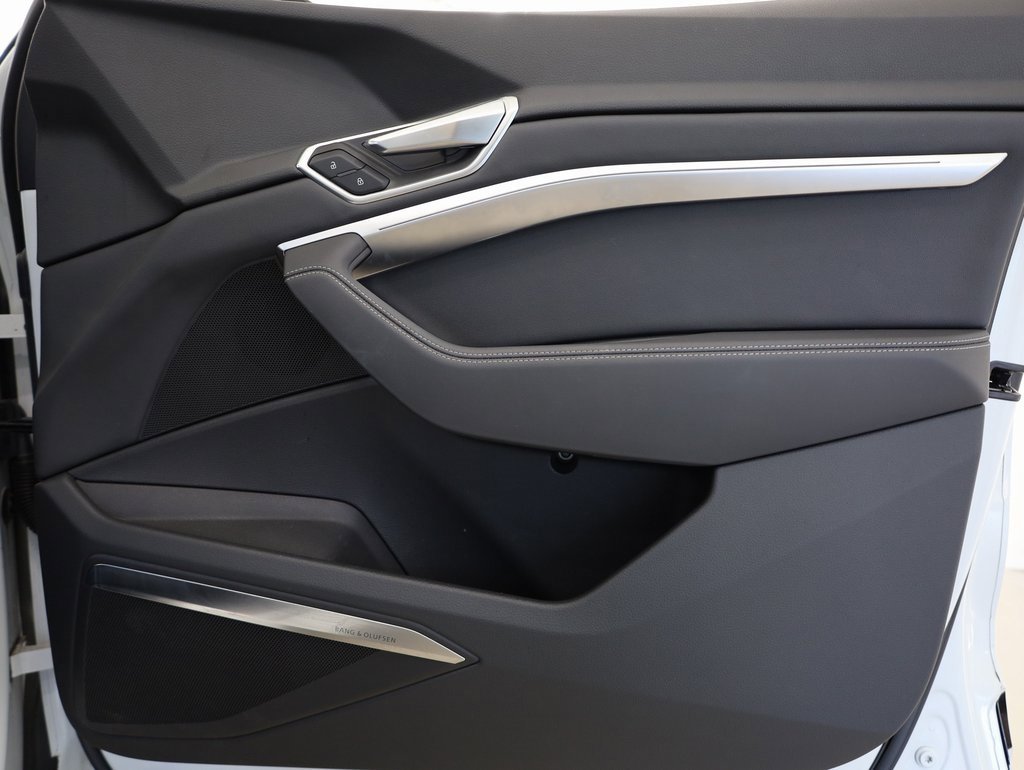 Used 2023 Audi e-tron Premium Plus w/ Premium Plus Package image 28