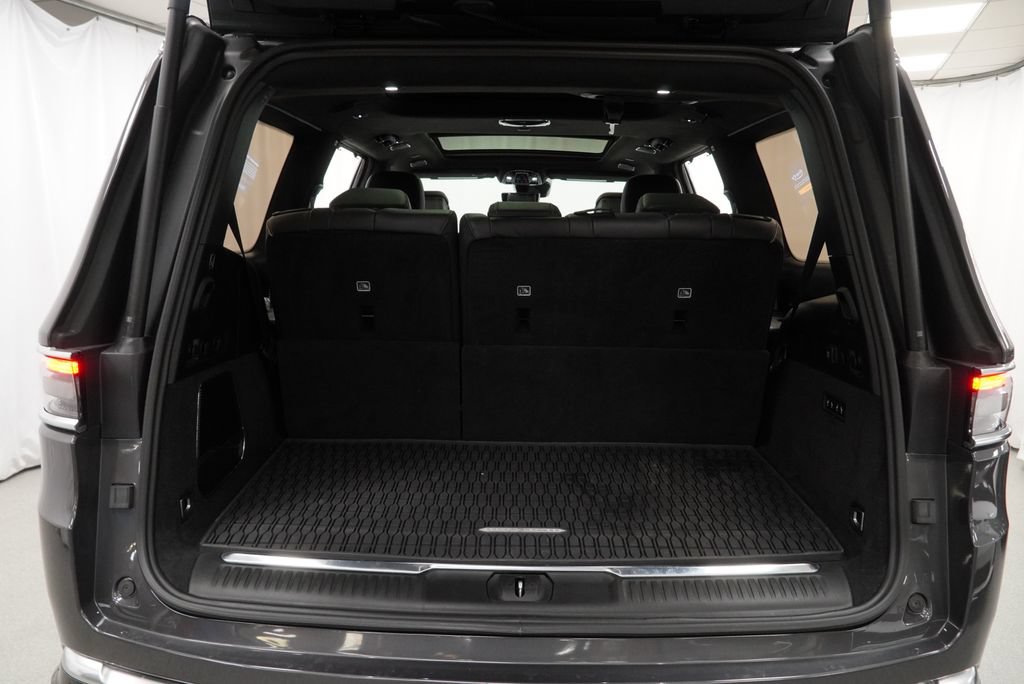 Used 2022 Jeep Grand Wagoneer Series III w/ Rear Seat Video Group 1 AWD/4WD image 31
