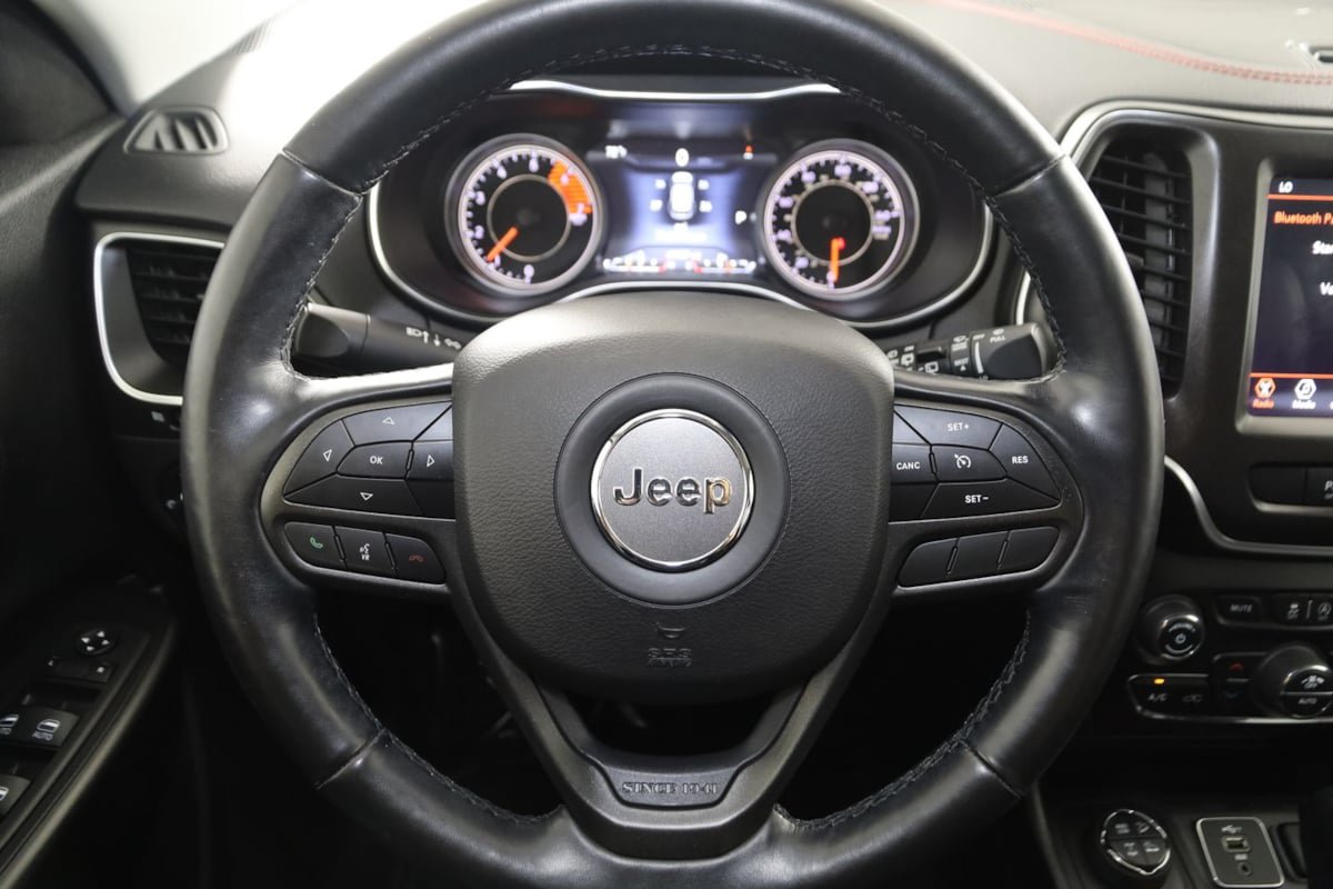 Used 2020 Jeep Cherokee Trailhawk w/ Cold Weather Group AWD/4WD image 34