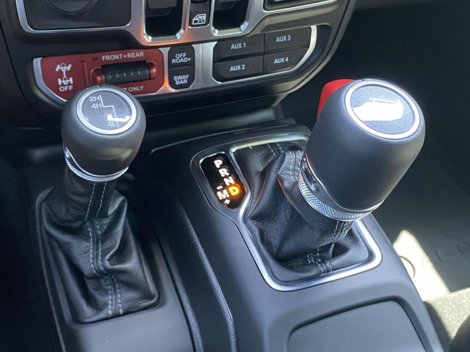 New 2025 Jeep Wrangler Unlimited Rubicon w/ Technology Group image 30