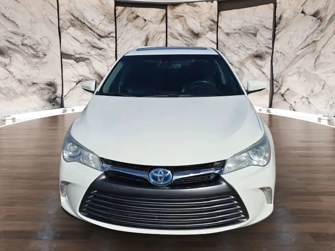 Used 2017 Toyota Camry XLE w/ Moonroof Package FWD image 2