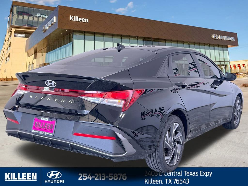 Used 2025 Hyundai Elantra Sport FWD image 9