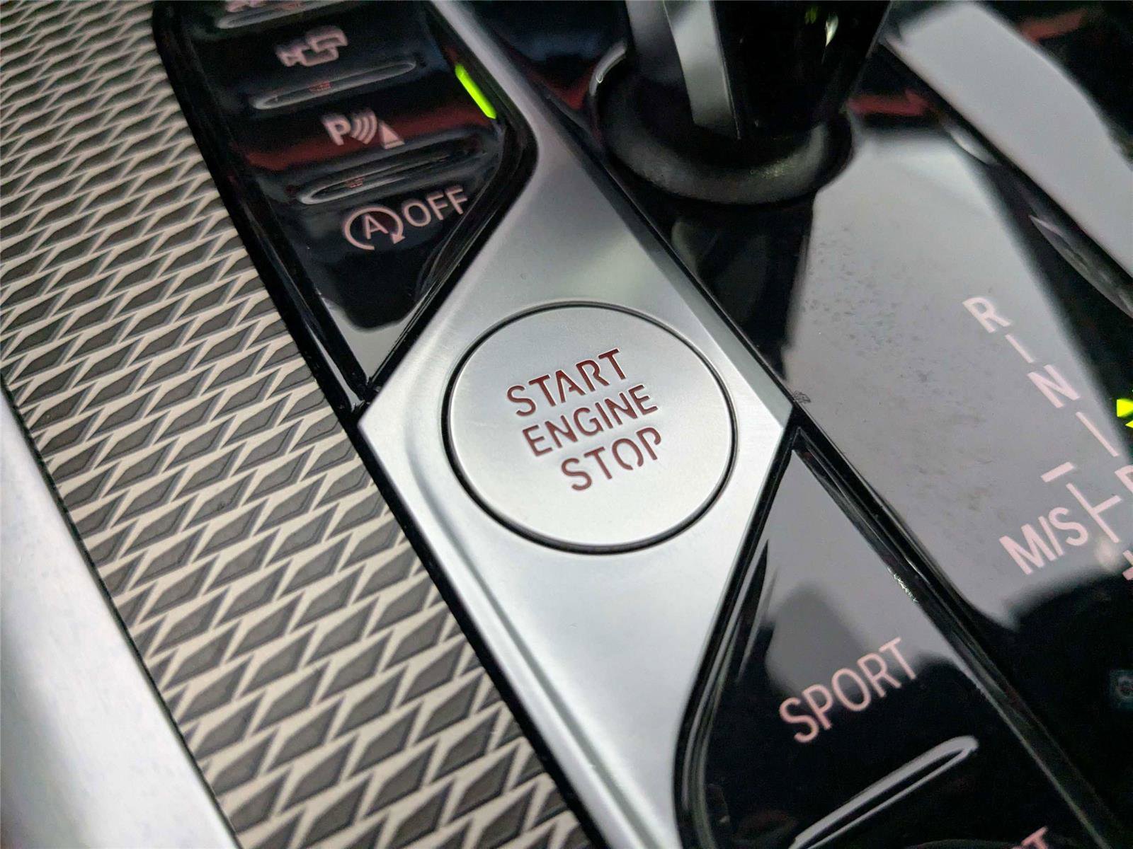 Used 2020 BMW X6 sDrive40i w/ M Sport Package image 26