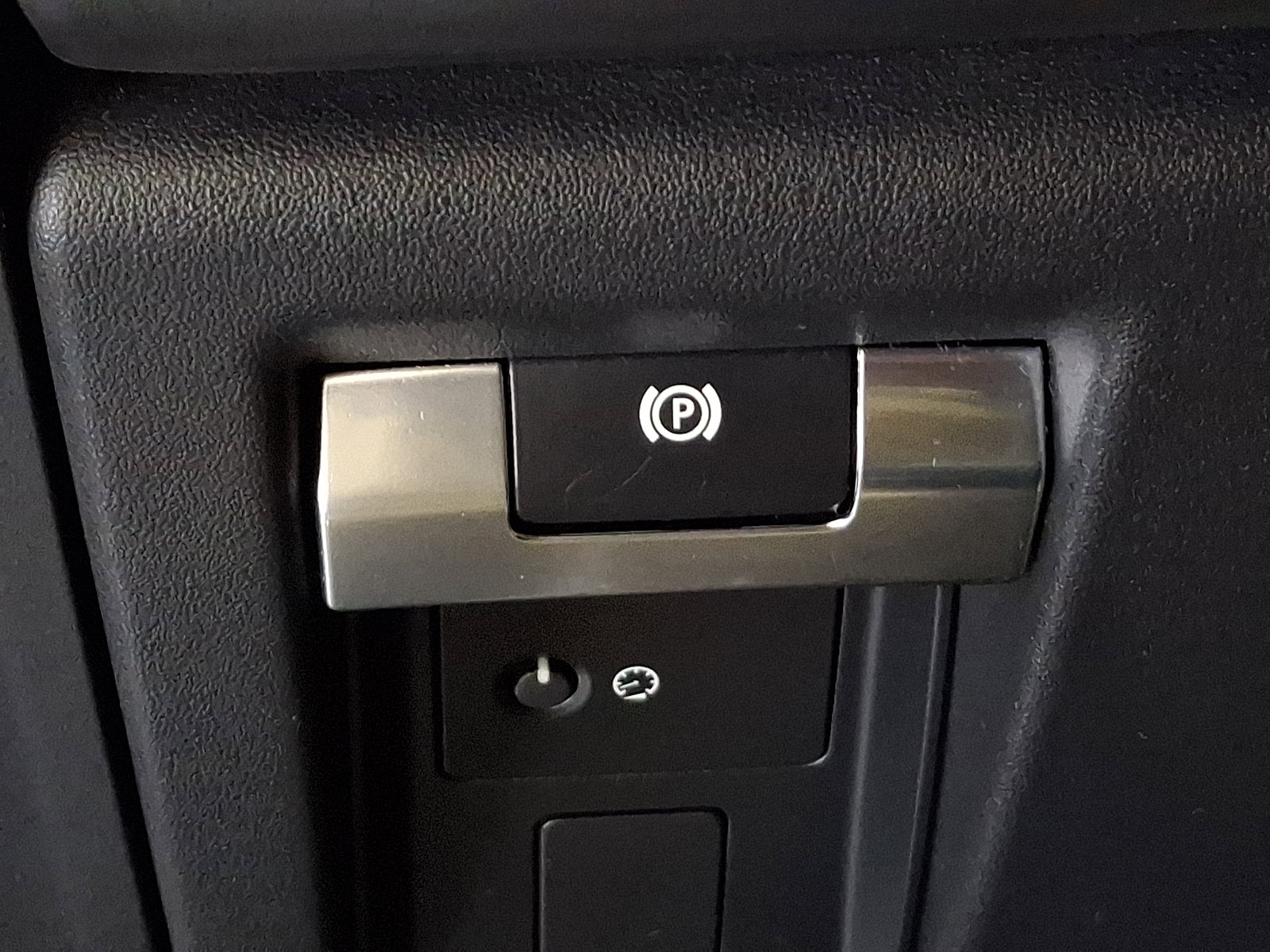 Certified 2023 Land Rover Defender 110 V8 image 26