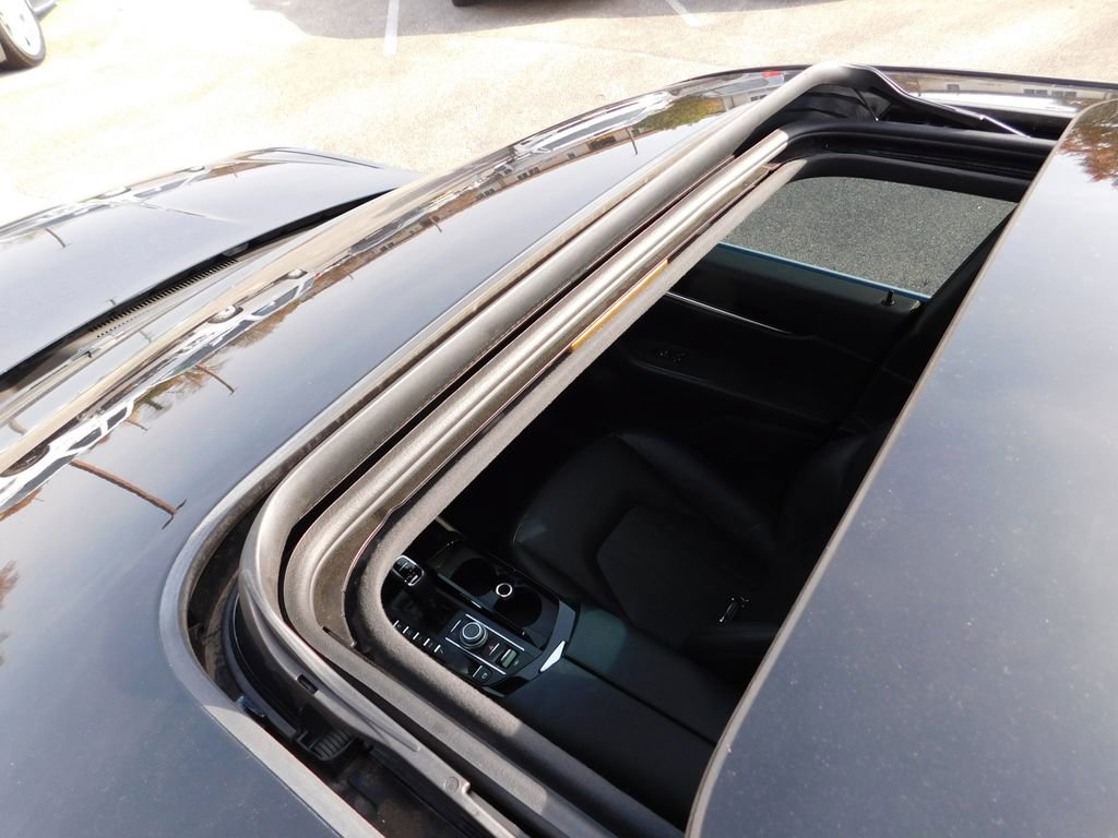 Used 2019 Maserati Levante image 8