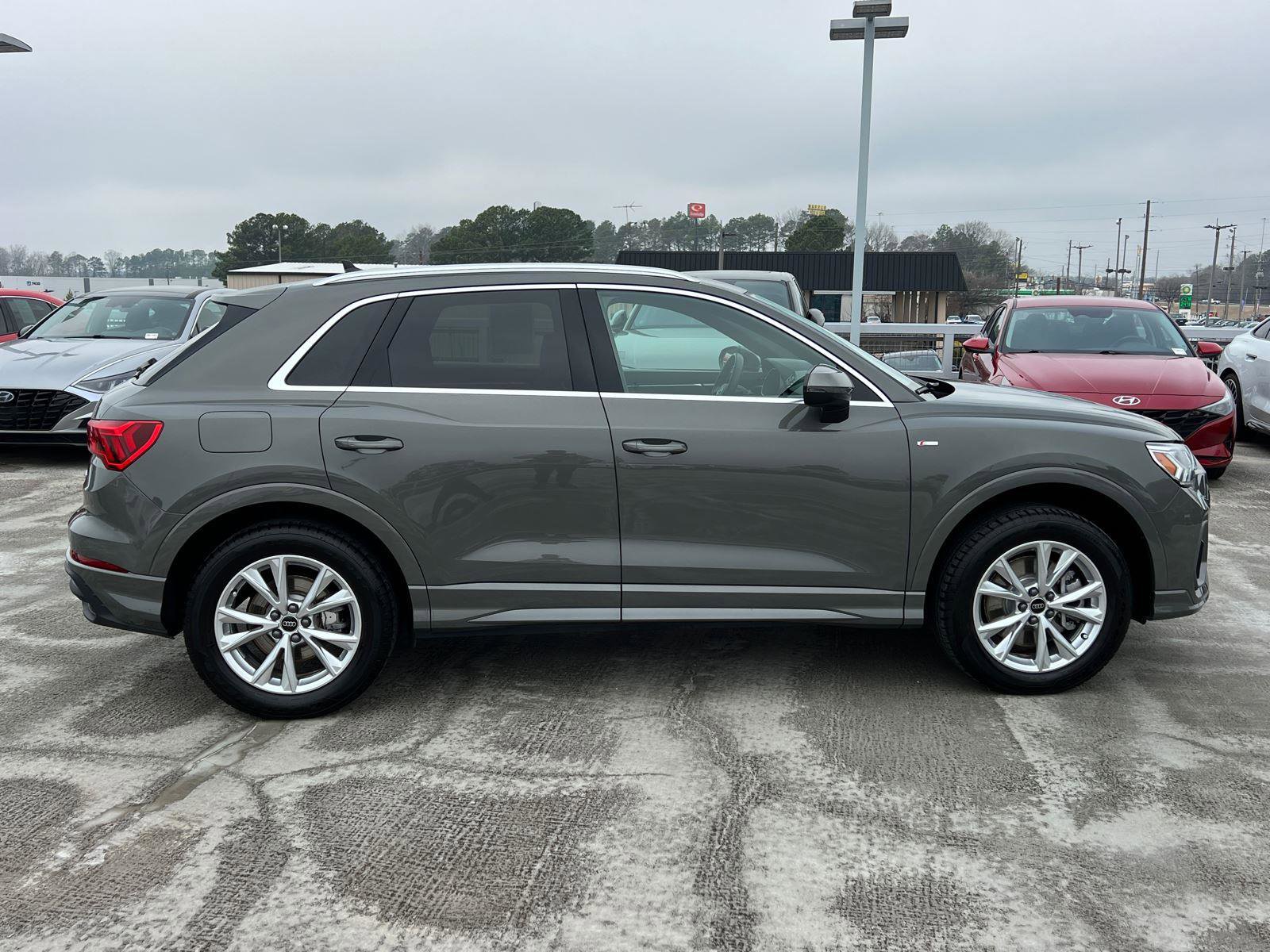 Certified 2025 Audi Q3 2.0T Premium w/ Convenience Package image 4