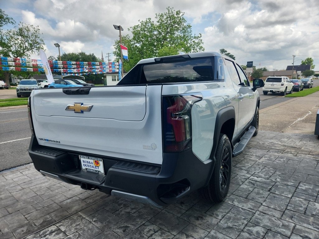 New 2025 Chevrolet Silverado EV LT image 3