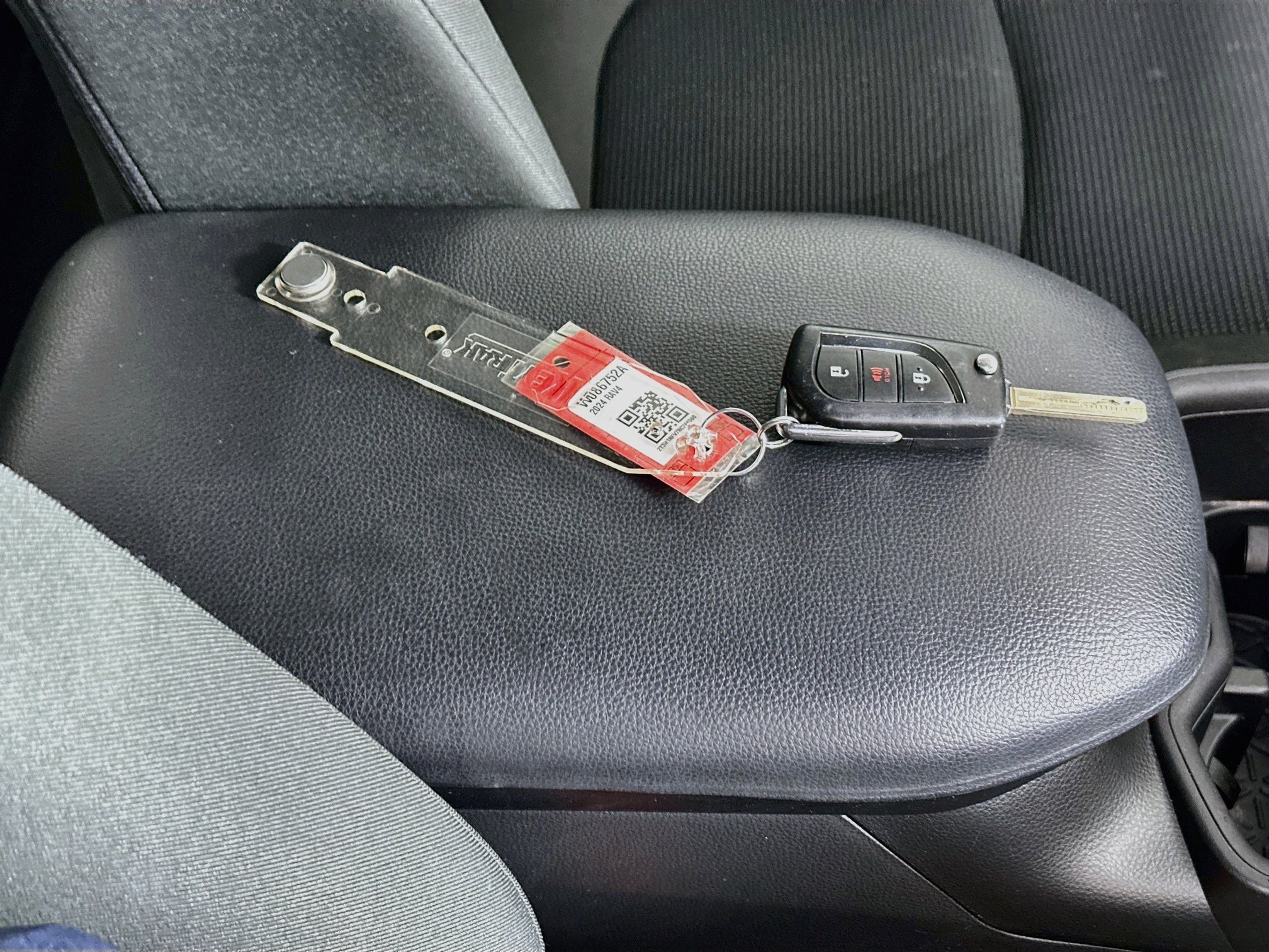 Used 2024 Toyota RAV4 LE FWD image 32