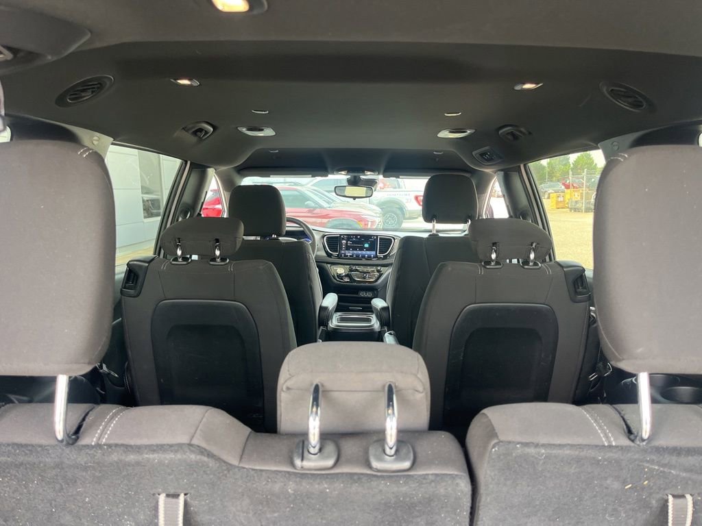 Used 2023 Chrysler Pacifica Touring FWD image 29