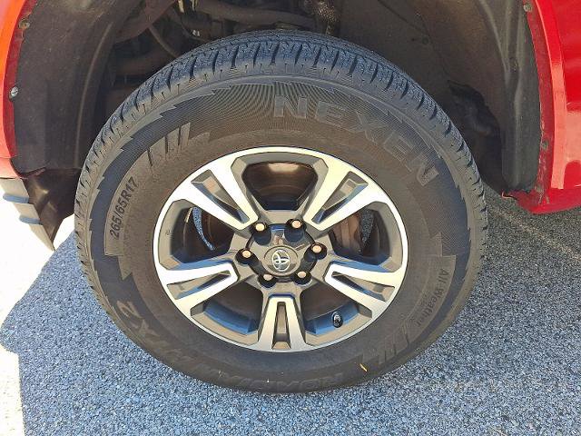 Used 2017 Toyota Tacoma TRD Sport w/ Tow Package (A/T) AWD/4WD image 4