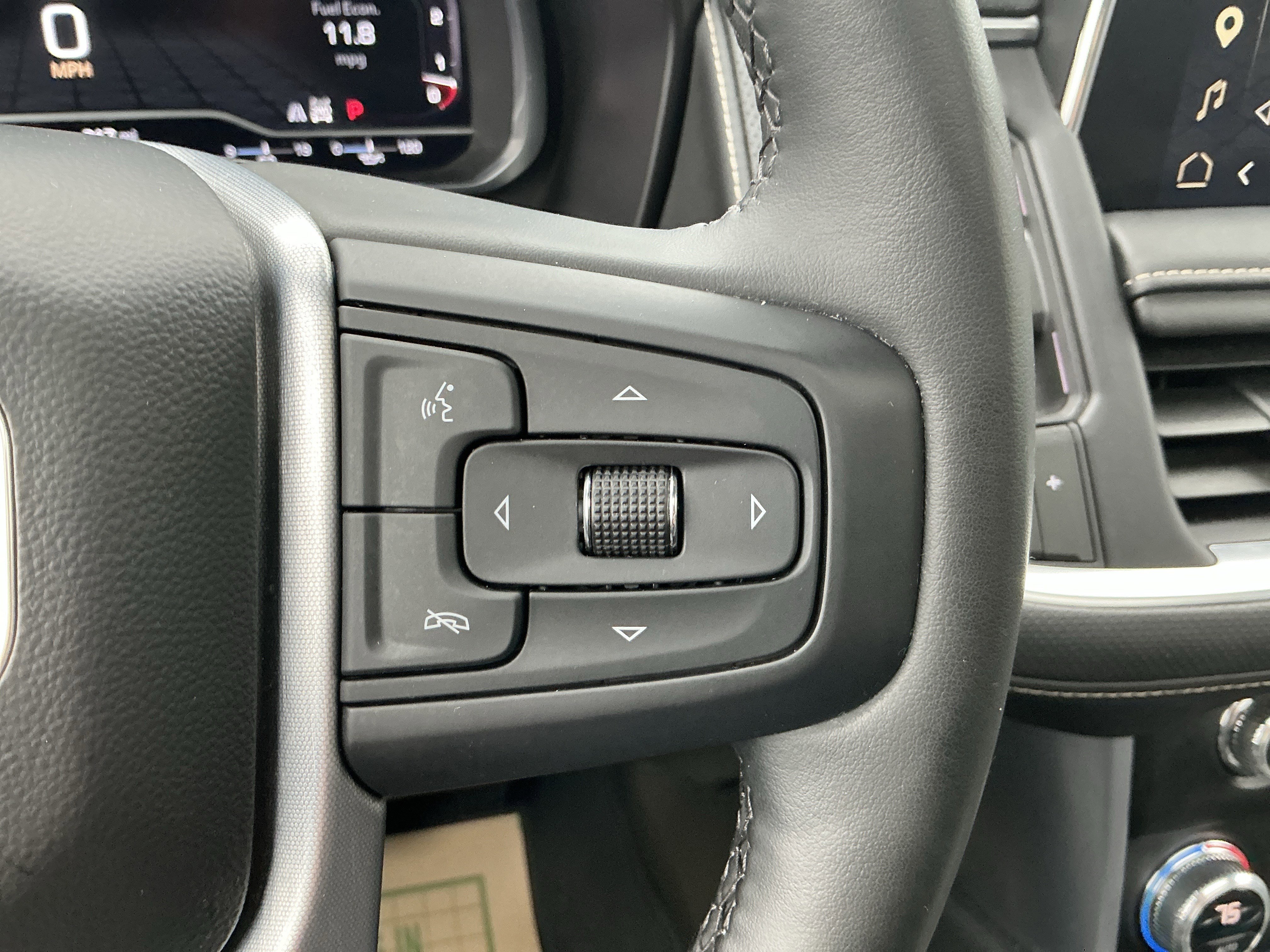 Used 2023 GMC Yukon SLT w/ SLT Premium Package AWD/4WD image 27