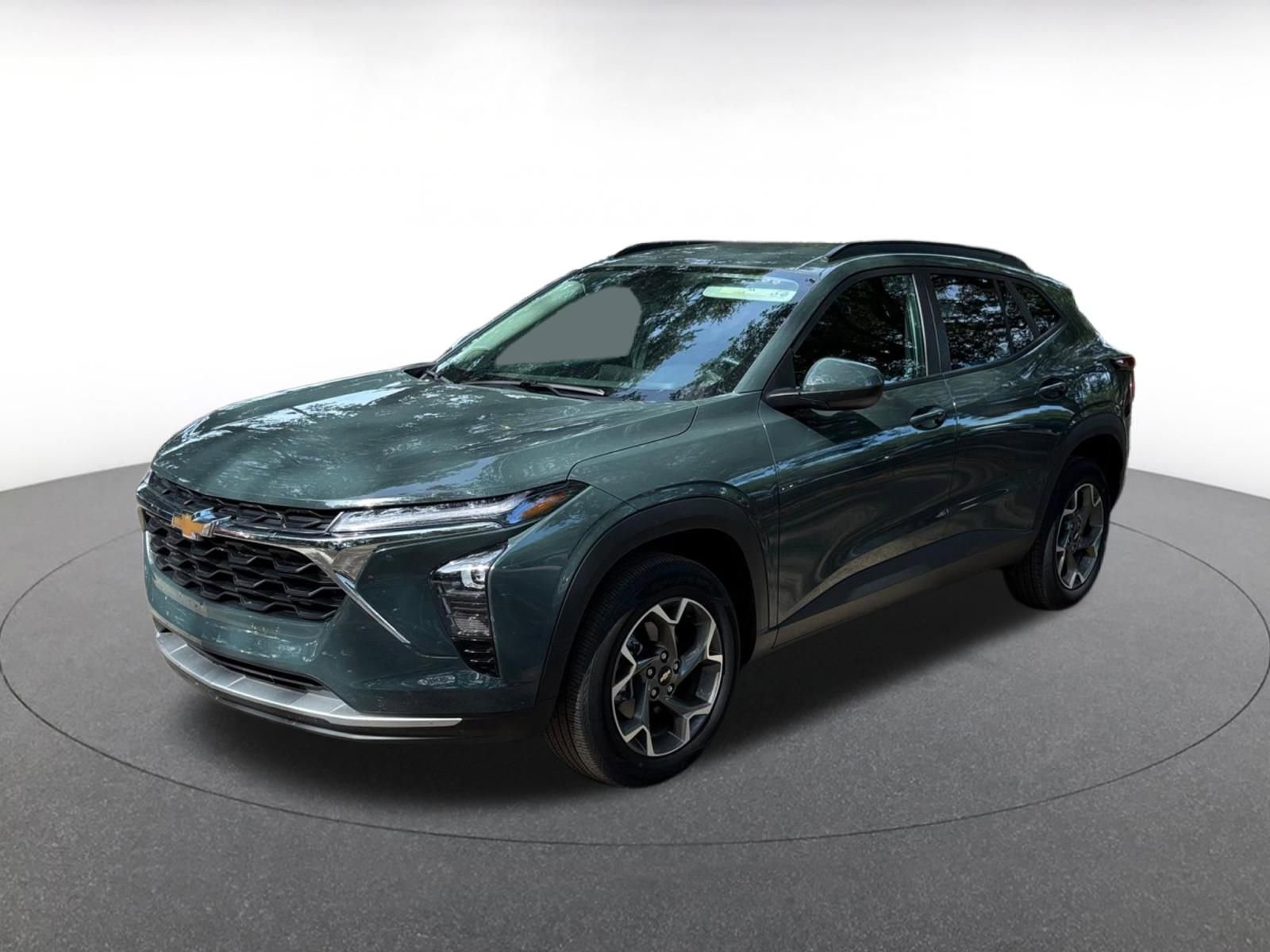 Used 2025 Chevrolet Trax LT w/ LT Convenience Package FWD image 3