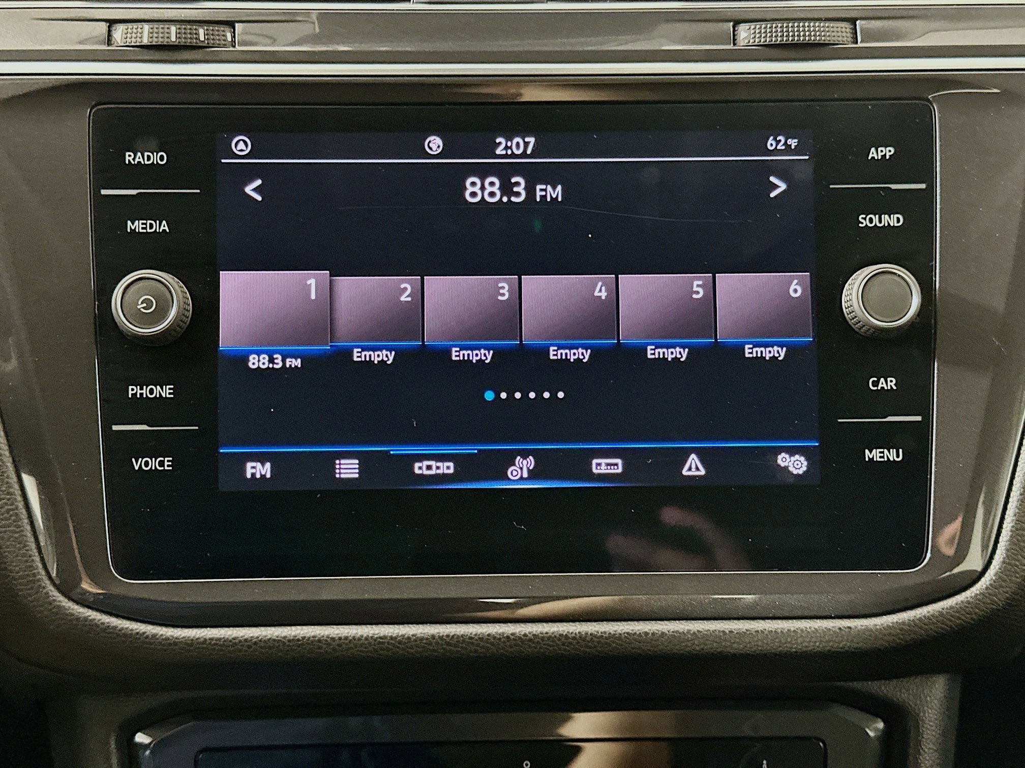 Used 2023 Volkswagen Tiguan SE FWD image 19