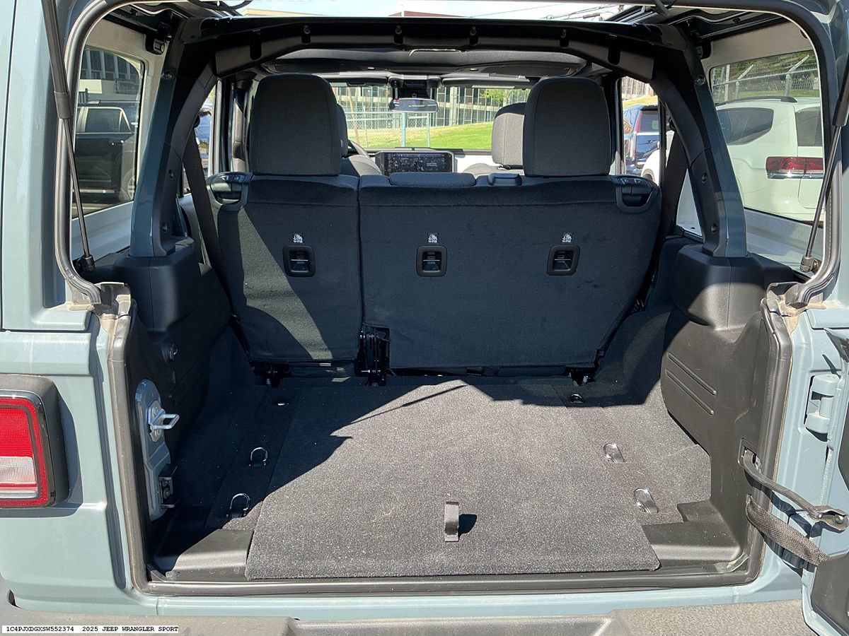 Used 2025 Jeep Wrangler Unlimited Sport AWD/4WD image 10