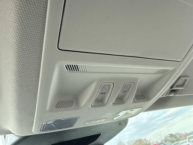 Used 2022 Ford Escape SE w/ SE Sport Appearance Package image 36