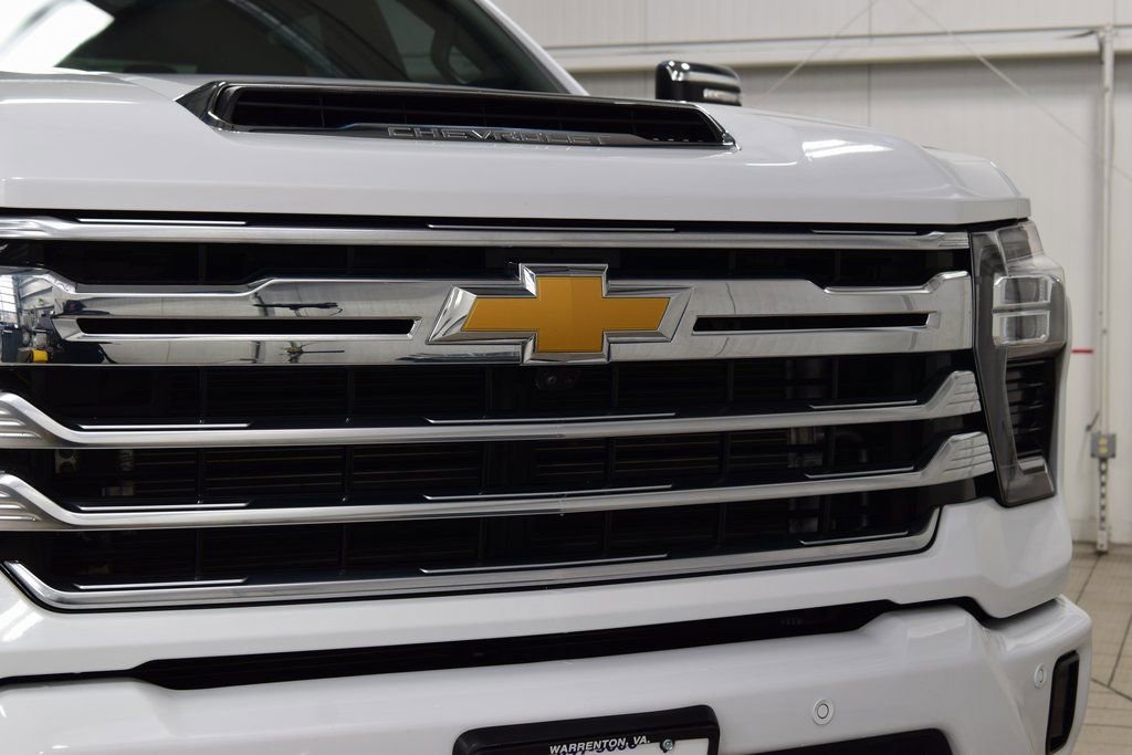 Used 2024 Chevrolet Silverado 3500 High Country w/ Technology Package AWD/4WD image 11
