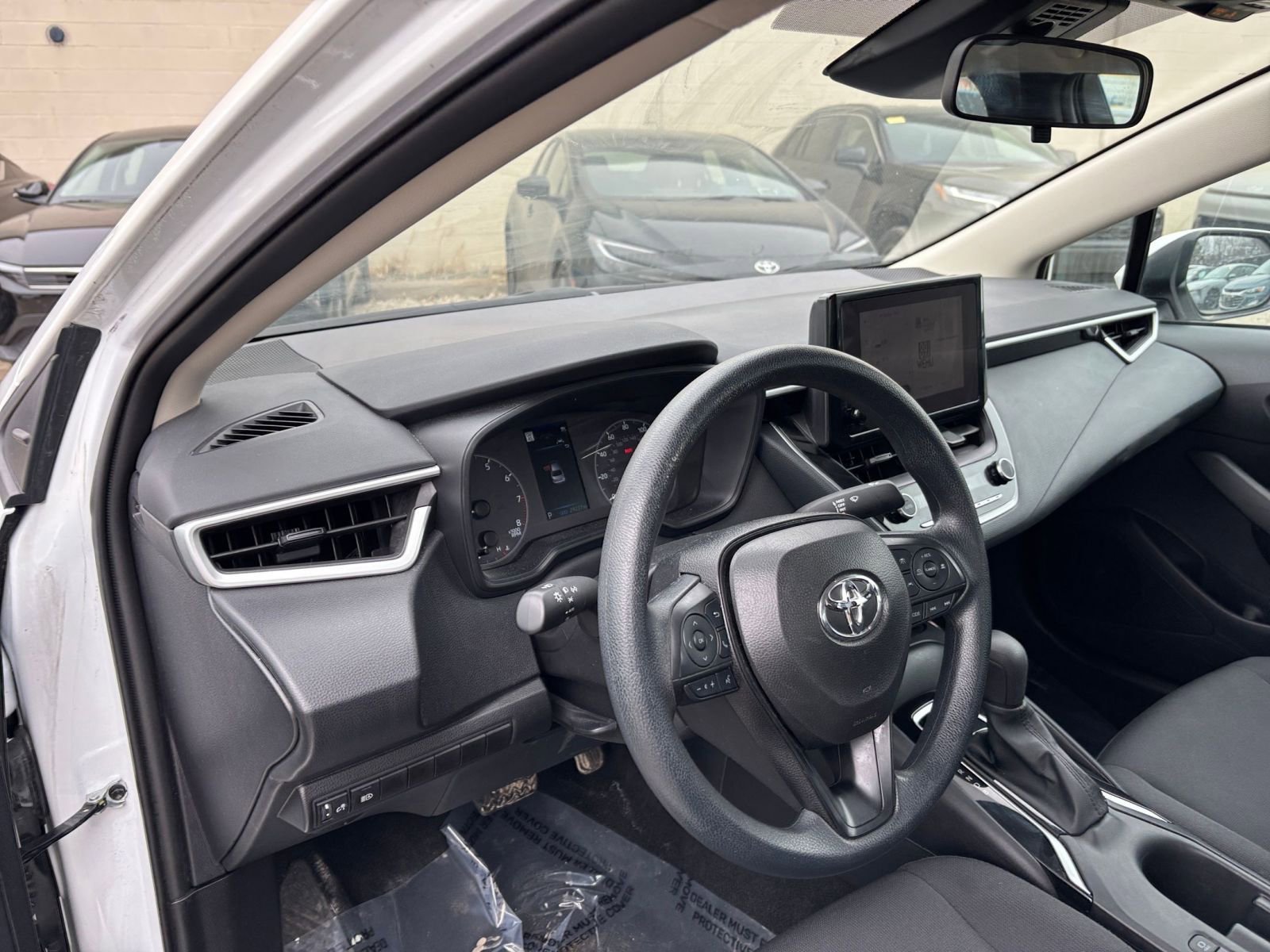 Used 2025 Toyota Corolla LE image 33