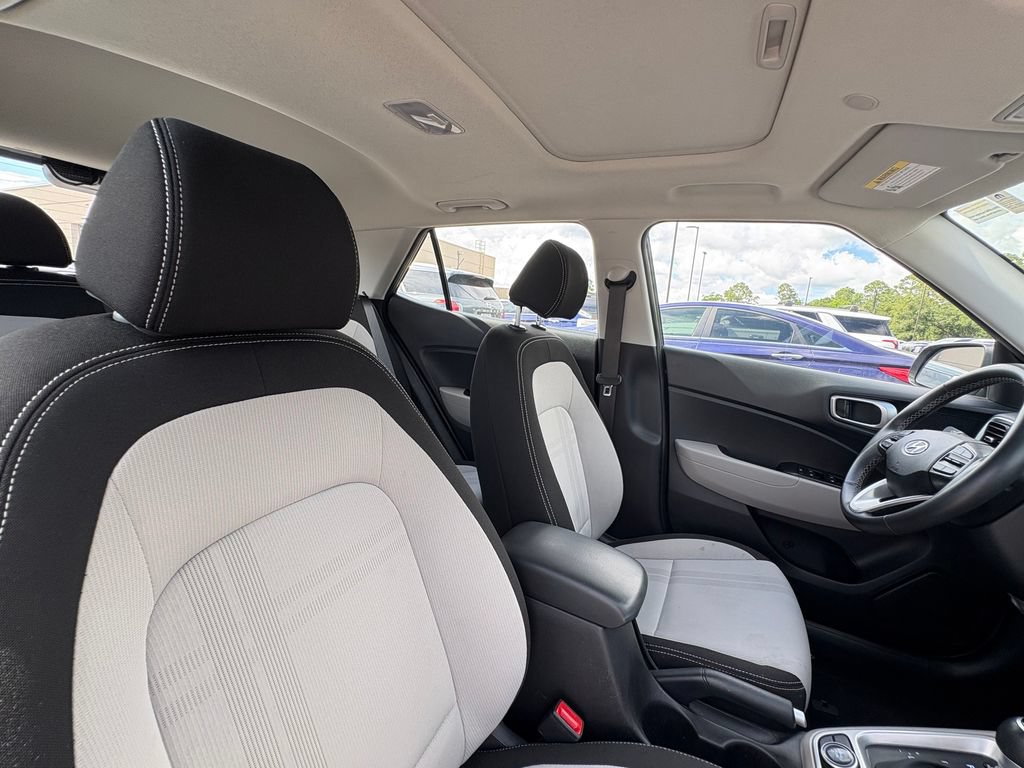 Used 2025 Hyundai Venue SEL FWD image 23