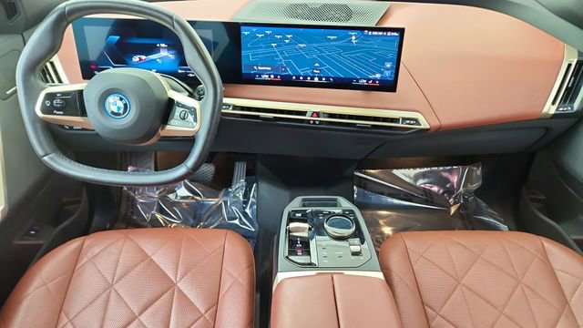 Used 2024 BMW iX xDrive50 w/ Premium Package AWD/4WD image 35