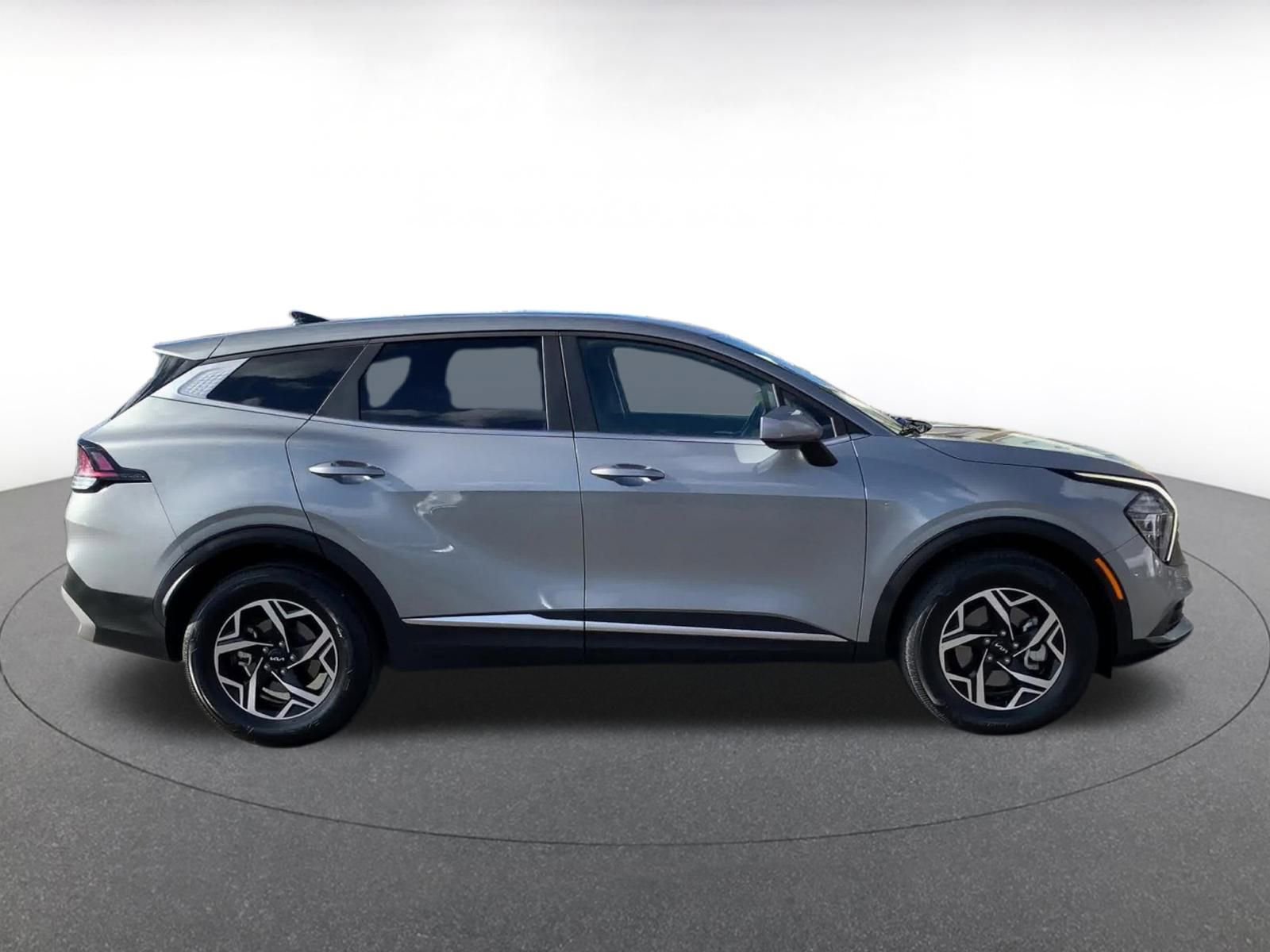 Used 2024 Kia Sportage LX image 16