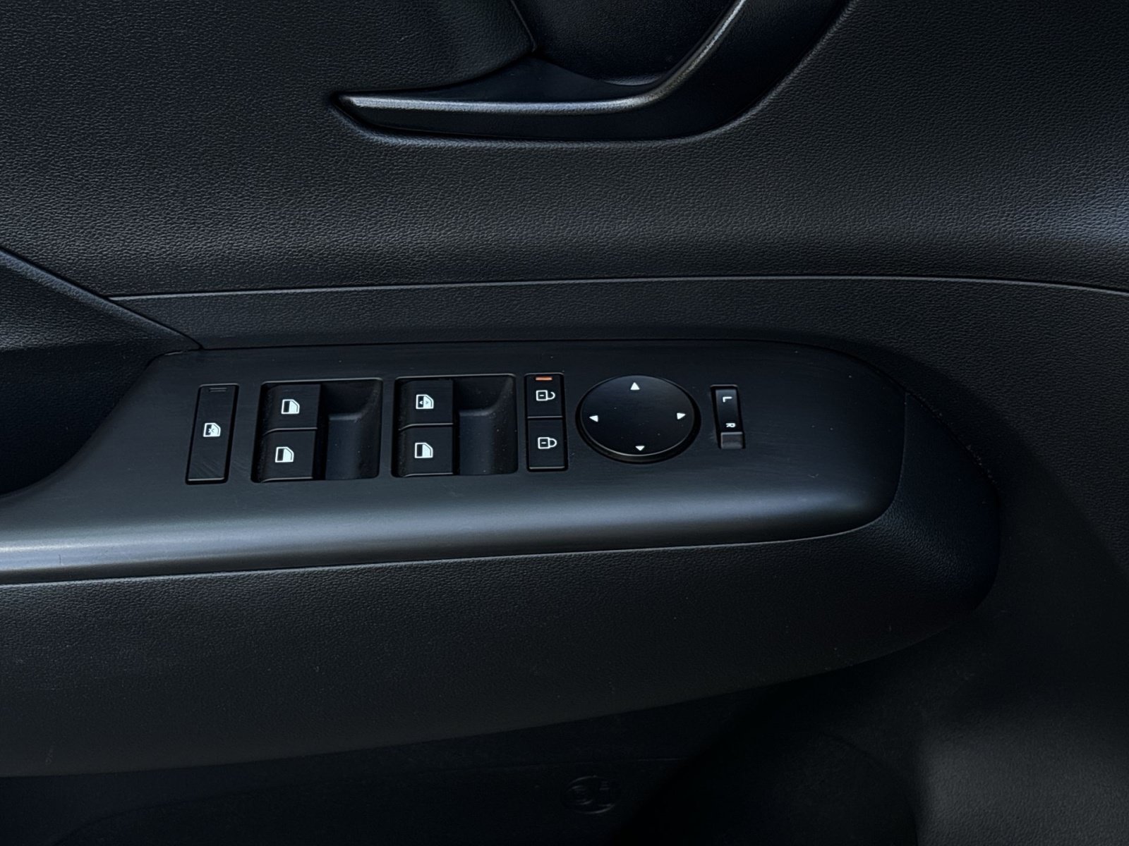 Certified 2025 Hyundai Kona SEL AWD/4WD image 15