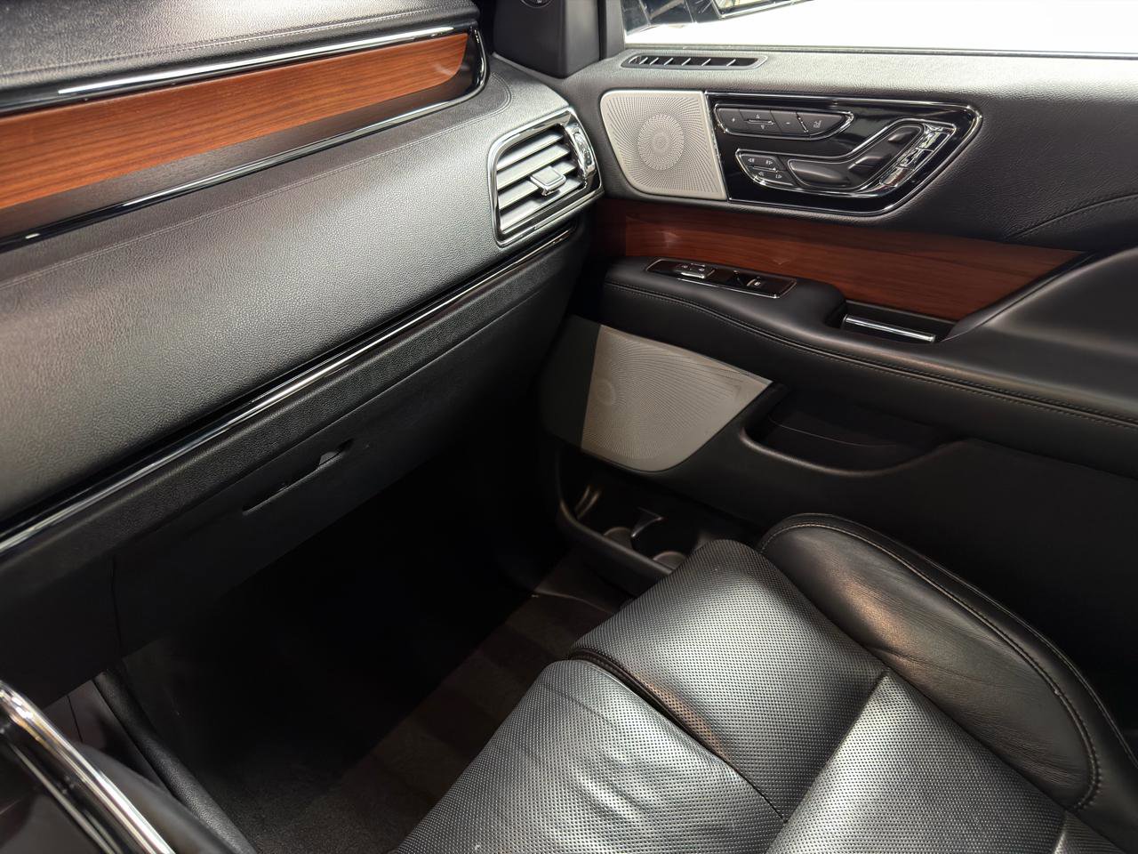 Used 2020 Lincoln Navigator Reserve w/ Luxury Package AWD/4WD image 25