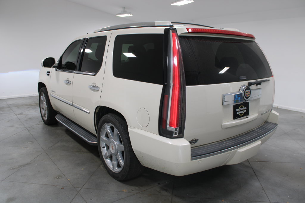 Used 2013 Cadillac Escalade Luxury AWD/4WD image 7