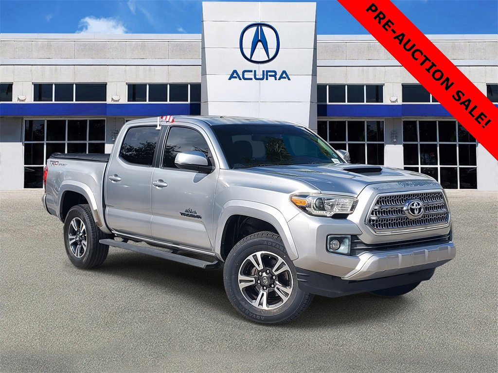 Used 2017 Toyota Tacoma TRD Sport image 1