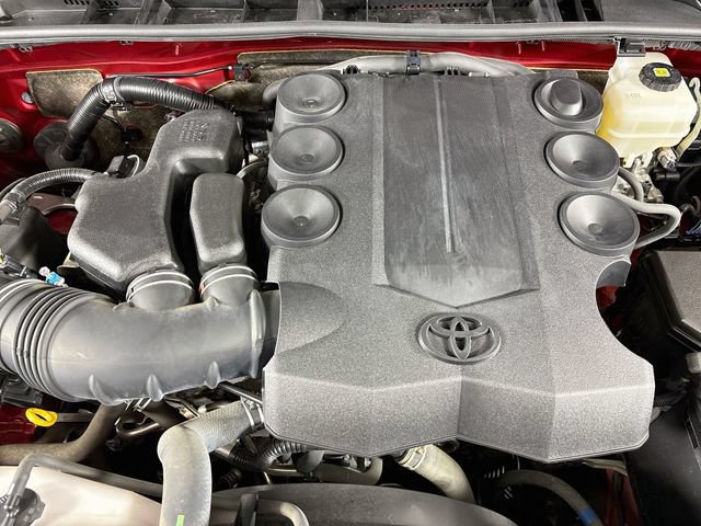 Used 2020 Toyota 4Runner SR5 AWD/4WD image 32