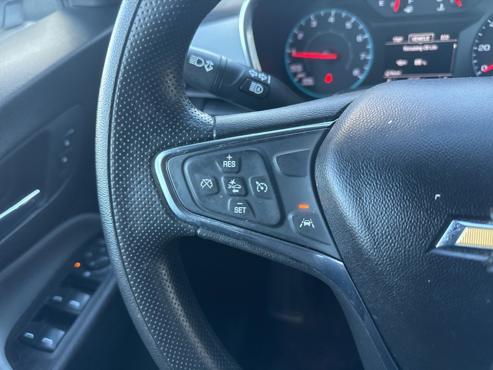 Used 2020 Chevrolet Equinox LS image 32