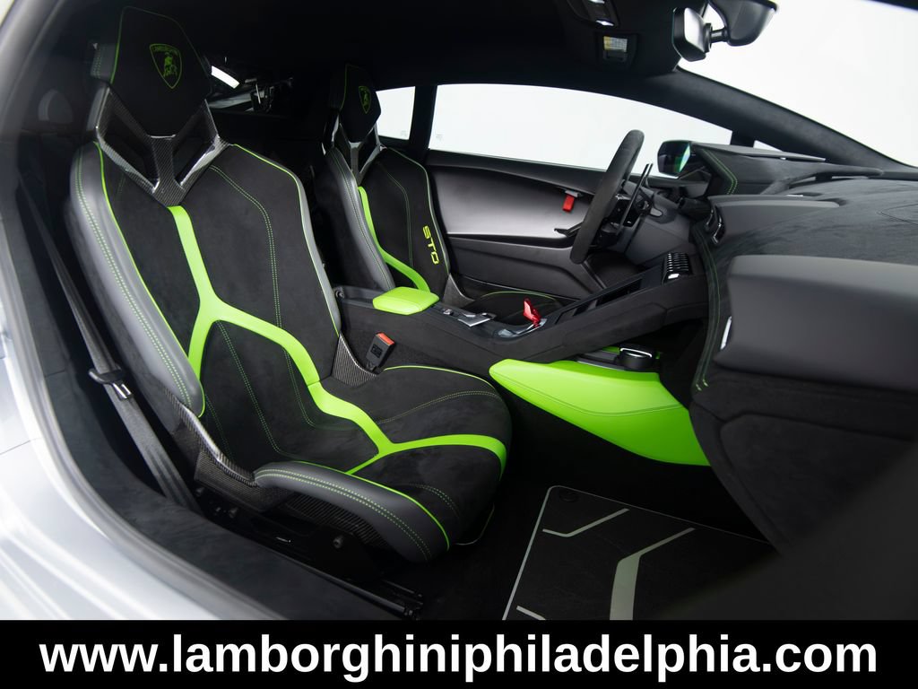 Used 2023 Lamborghini Huracan STO RWD image 32
