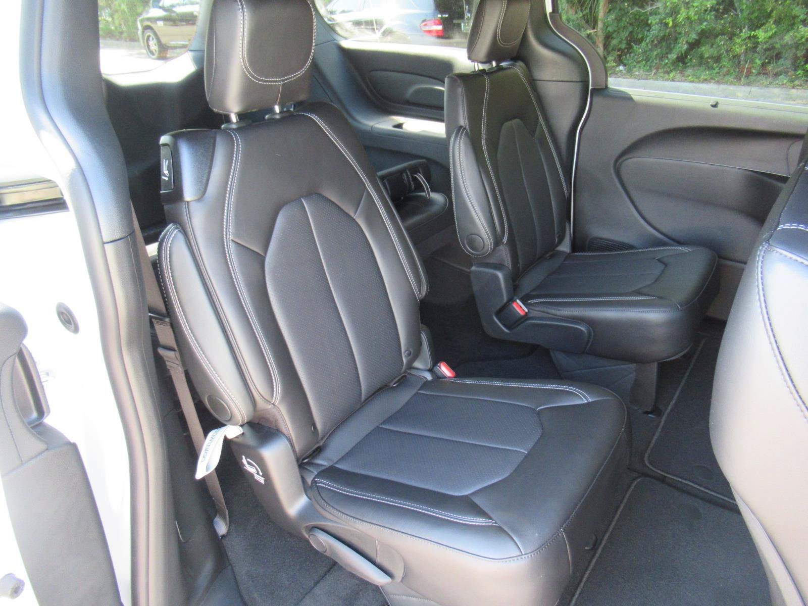 New 2027 Chrysler Pacifica LX FWD image 27