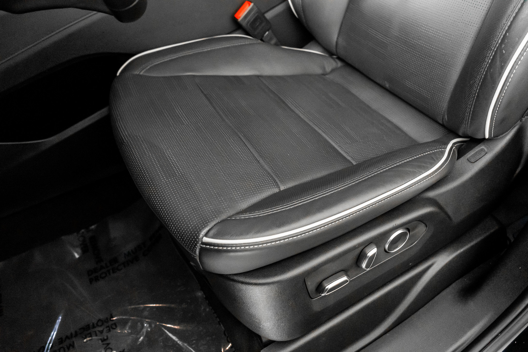 Used 2024 Cadillac Escalade ESV Premium Luxury image 29