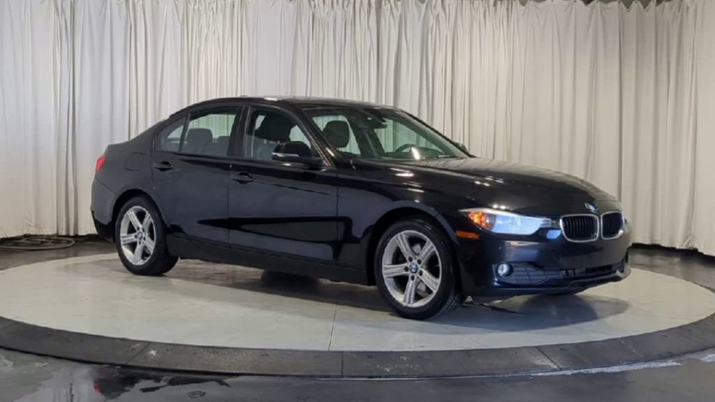 Used 2014 BMW 320i xDrive Sedan AWD/4WD image 3