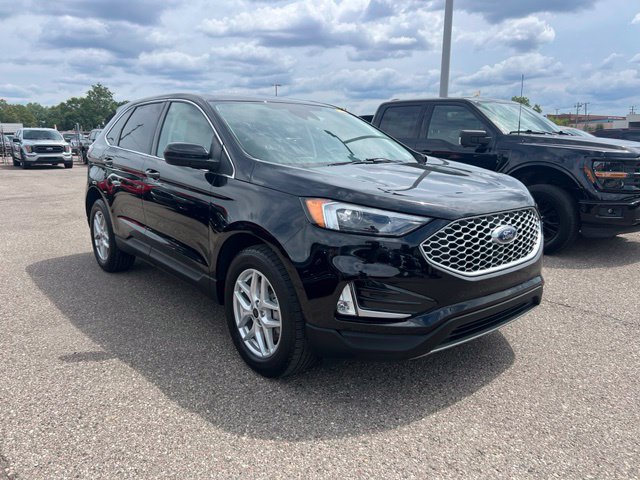Certified 2024 Ford Edge SEL w/ Convenience Package AWD/4WD image 3
