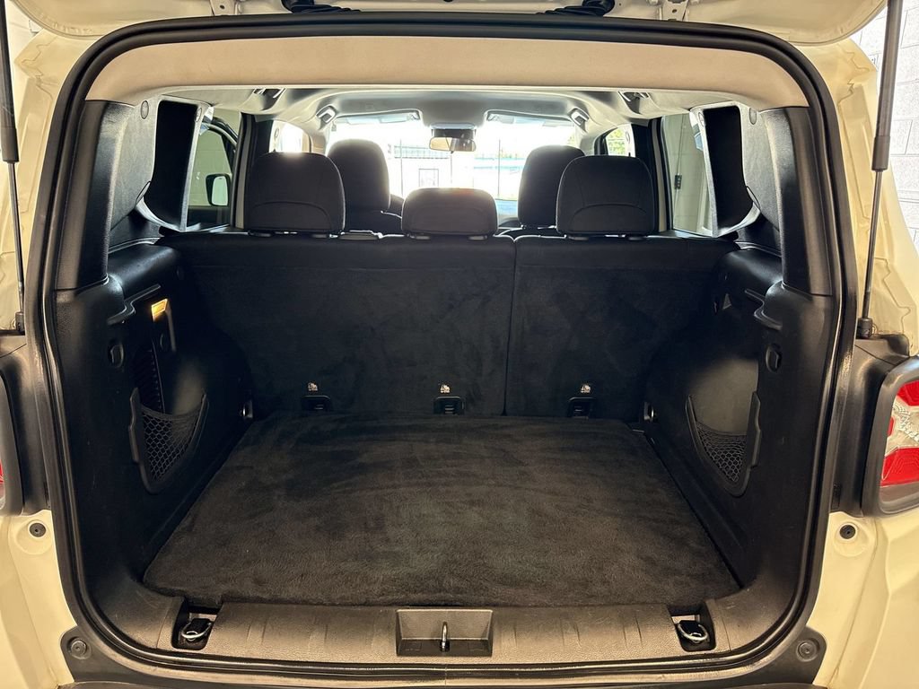 Used 2019 Jeep Renegade Latitude AWD/4WD image 9