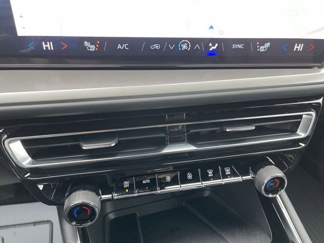 New 2026 Chevrolet Traverse LT w/ Driver Confidence Package FWD image 18