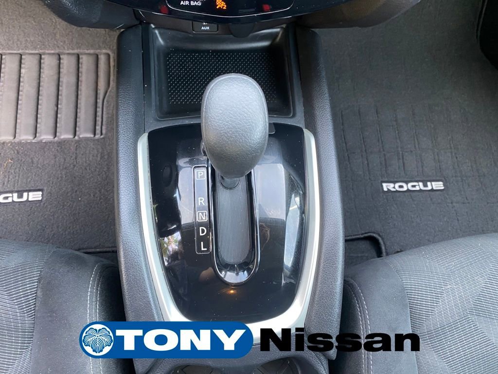 Used 2016 Nissan Rogue SV image 16