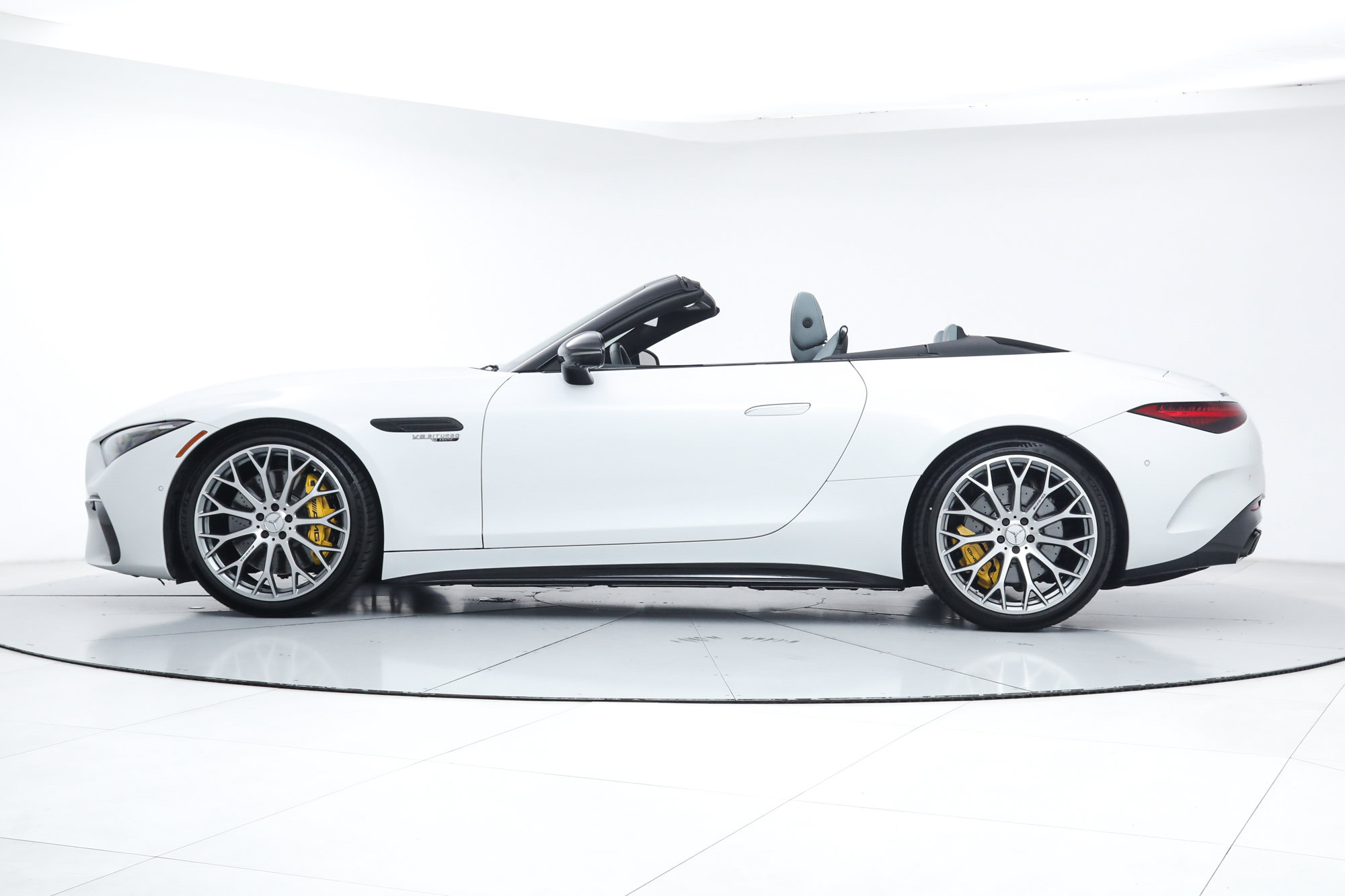 Used 2023 Mercedes-Benz SL 55 AMG 4MATIC image 2
